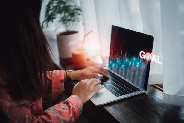 Koncepcja technologii i inwestycji w biznesie. Kobieta analizuje wykres handlu walutami forex i krypto. Fundusze inwestycyjne giełdowe i aktywa cyfrowe.